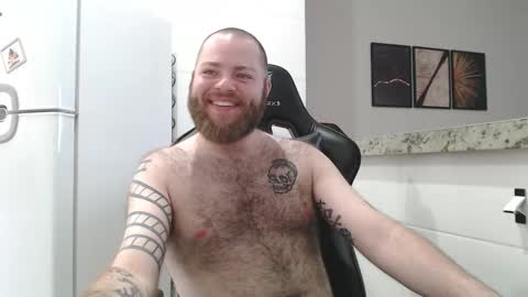 Snapshot of hornyhairy_bi chatting on 10/31/25, 09:05 Harry online show from 10/31/25, 09:05