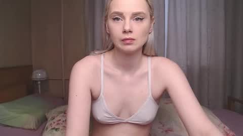 Snapshot of hornylland chatting on 12/19/25, 08:54 Nikki online show from 12/19/25, 08:54