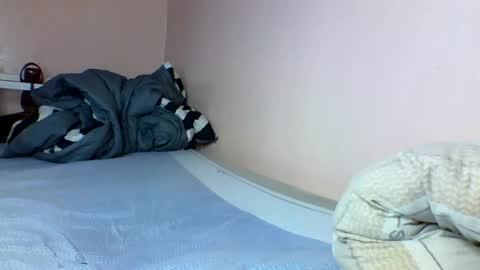 Snapshot of hornyy_cutie chatting on 08/04/26, 06:32 Its Cora online show from 08/04/26, 06:32