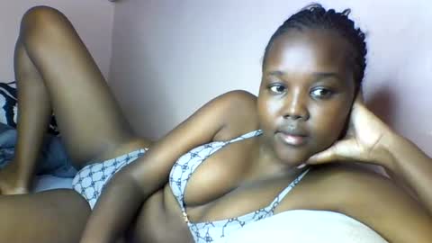Snapshot of hornyy_cutie chatting on 08/08/26, 06:54 Its Cora online show from 08/08/26, 06:54