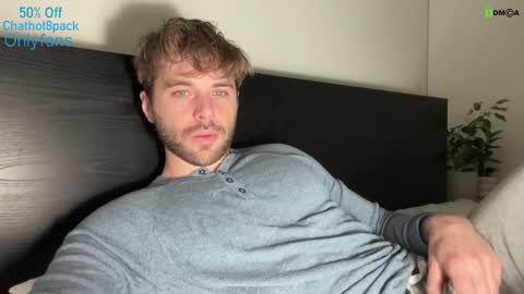 Snapshot of hot8pack01 chatting on 12/19/24, 09:28 Edward aka Wolf online show from 12/19/24, 09:28