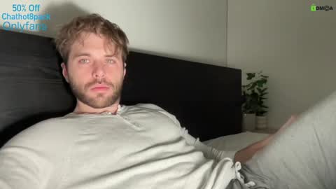 Snapshot of hot8pack01 chatting on 12/22/24, 09:31 Edward aka Wolf online show from 12/22/24, 09:31