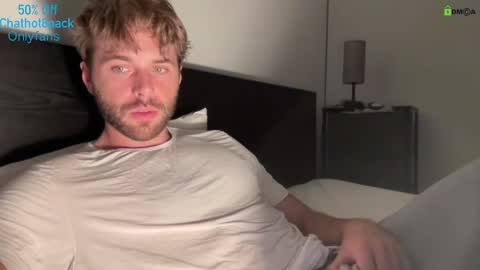 Snapshot of hot8pack01 chatting on 09/30/25, 10:15 Edward aka Wolf online show from 09/30/25, 10:15