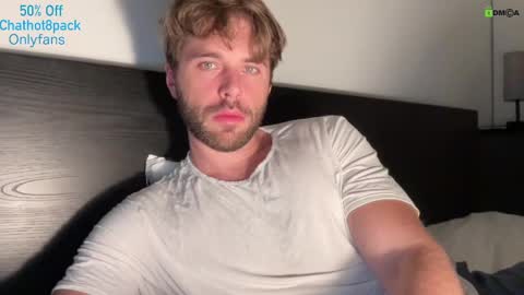 Snapshot of hot8pack01 chatting on 10/17/25, 10:23 Edward aka Wolf online show from 10/17/25, 10:23