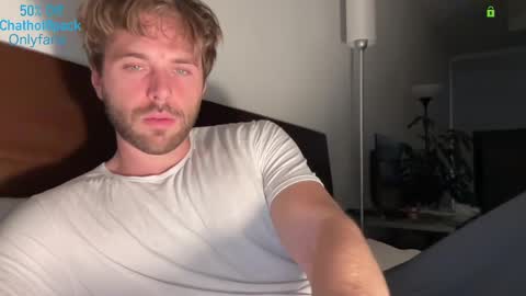 Snapshot of hot8pack01 chatting on 11/03/25, 10:21 Edward aka Wolf online show from 11/03/25, 10:21