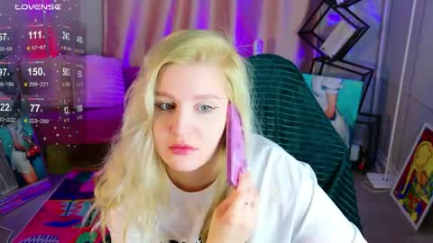 Snapshot of hot__blondie chatting on 05/15/26, 05:58 Veronica Vi online show from 05/15/26, 05:58