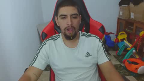 Snapshot of hot__husbands chatting on 11/13/25, 01:04 hot__husbands online show from 11/13/25, 01:04