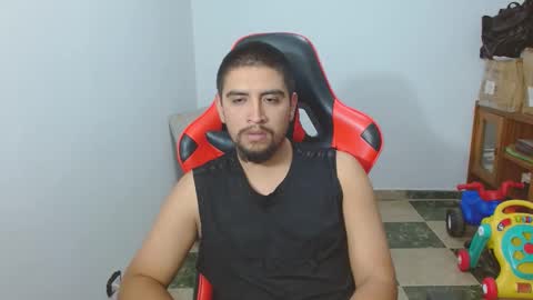 Snapshot of hot__husbands chatting on 11/18/25, 01:22 hot__husbands online show from 11/18/25, 01:22