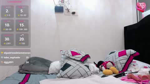 Snapshot of hot_beauty__ chatting on 05/26/26, 08:43 VALENTINA online show from 05/26/26, 08:43