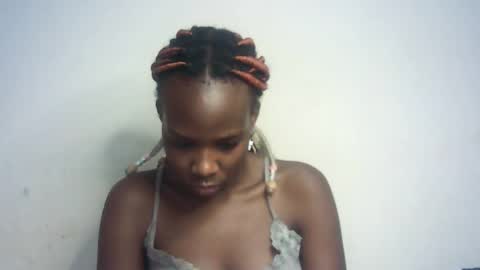 Snapshot of hot_berry2003 chatting on 01/25/25, 12:16 Millie online show from 01/25/25, 12:16