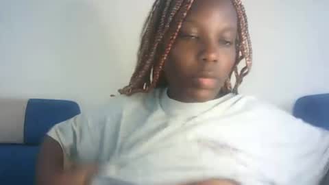 Snapshot of hot_berry2003 chatting on 02/18/25, 09:54 Millie online show from 02/18/25, 09:54