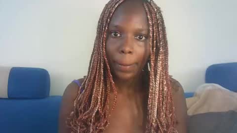 Snapshot of hot_berry2003 chatting on 02/21/25, 12:28 Millie online show from 02/21/25, 12:28