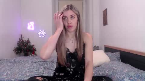 Snapshot of hot_berry69 chatting on 12/22/24, 10:15 Dashka online show from 12/22/24, 10:15