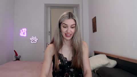 Snapshot of hot_berry69 chatting on 02/13/25, 10:43 Dashka online show from 02/13/25, 10:43