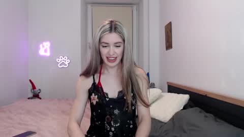 Snapshot of hot_berry69 chatting on 02/14/25, 10:36 Dashka online show from 02/14/25, 10:36