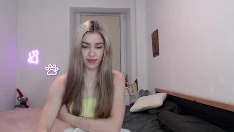 Snapshot of hot_berry69 chatting on 02/22/25, 11:13 Dashka online show from 02/22/25, 11:13