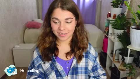 Snapshot of hot_chill__ chatting on 09/27/25, 04:56 LiluCaroline online show from 09/27/25, 04:56
