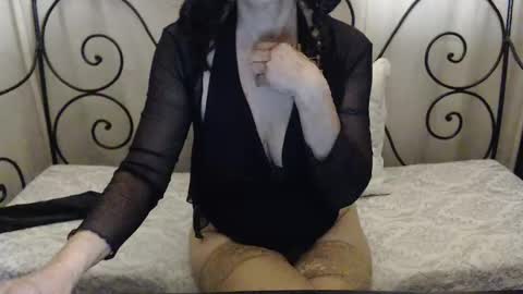 Snapshot of hot_dina chatting on 02/22/25, 08:29 Dina online show from 02/22/25, 08:29