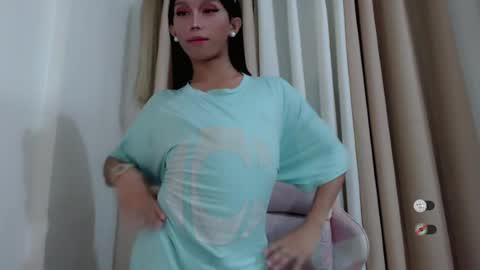 Snapshot of hot_khianna chatting on 06/25/26, 02:10 Khianna online show from 06/25/26, 02:10