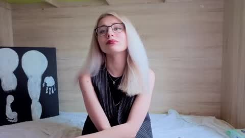 Snapshot of hot_kittie_hot chatting on 06/12/26, 08:35 hot_kittie_hot online show from 06/12/26, 08:35