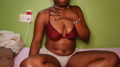 hot_latifah online show from 11/09/25, 12:20