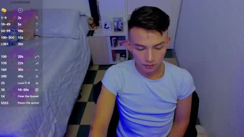 Snapshot of hot_latin_temptation chatting on 04/29/26, 01:43 Alejandro online show from 04/29/26, 01:43