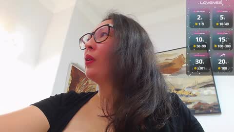 Snapshot of hot_lionesss chatting on 12/09/24, 02:02 Halle online show from 12/09/24, 02:02