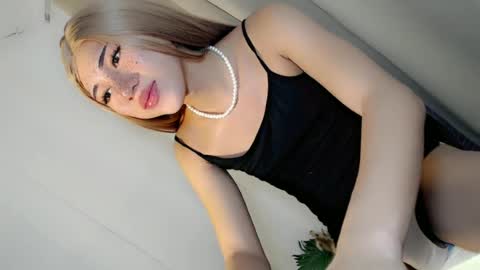 hot_little_angel18 online show from 06/15/26, 12:35