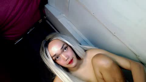 hot_moma69 online show from 04/01/26, 10:49