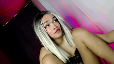 hot_moma69 online show from 04/06/26, 04:52