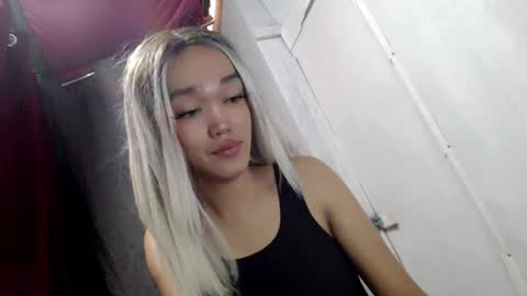 hot_moma69 online show from 04/22/26, 08:17