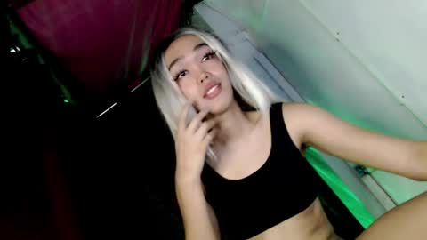 hot_moma69 online show from 04/23/26, 01:02