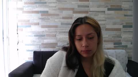 Mia online show from 10/02/25, 02:46
