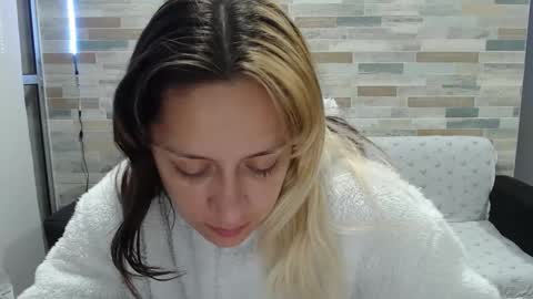 Mia online show from 10/03/25, 02:52