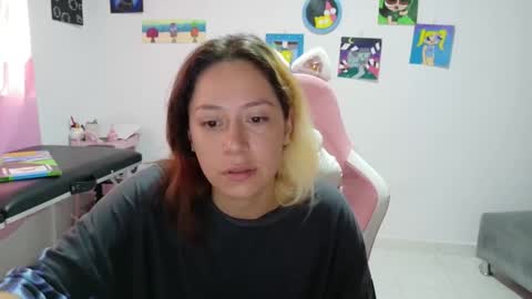 Snapshot of hot_mommymia chatting on 12/17/25, 02:01 Mia online show from 12/17/25, 02:01