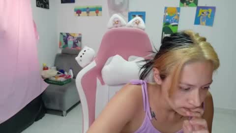 Snapshot of hot_mommymia chatting on 02/11/26, 06:57 Mia online show from 02/11/26, 06:57