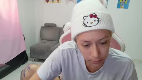 Snapshot of hot_mommymia chatting on 02/18/26, 02:46 Mia online show from 02/18/26, 02:46