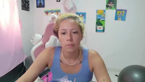 Snapshot of hot_mommymia chatting on 03/14/26, 05:51 Mia online show from 03/14/26, 05:51