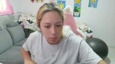Mia online show from 04/20/26, 01:03