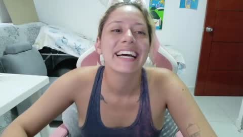 Snapshot of hot_mommymia chatting on 05/07/26, 08:03 Mia online show from 05/07/26, 08:03