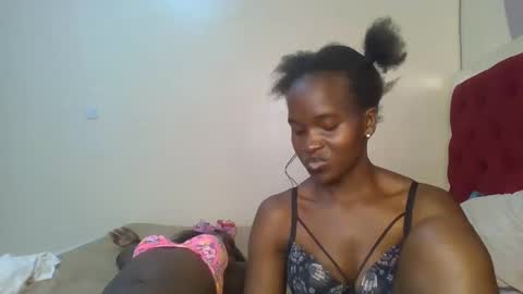 Snapshot of hot_petite1 chatting on 06/11/26, 12:32 Hot petite online show from 06/11/26, 12:32