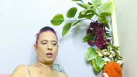 Snapshot of hot_queen58 chatting on 06/19/26, 05:17 hot queen online show from 06/19/26, 05:17