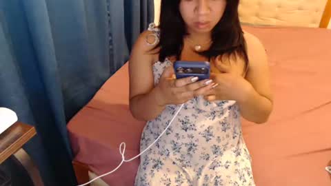 Snapshot of hot_roxanne69 chatting on 06/26/26, 01:54 roxanne online show from 06/26/26, 01:54