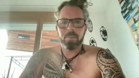 Snapshot of hot_sex83 chatting on 10/19/25, 04:18 letmedoo2 online show from 10/19/25, 04:18