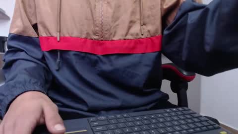 hot_twinks83 online show from 09/17/25, 12:40