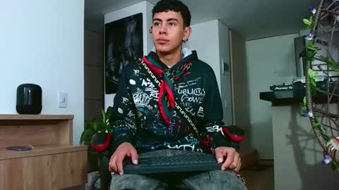 hot_twinks83 online show from 09/30/25, 12:10