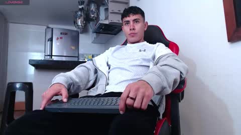 hot_twinks83 online show from 10/11/25, 03:32