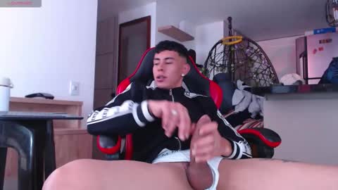 hot_twinks83 online show from 10/18/25, 02:18