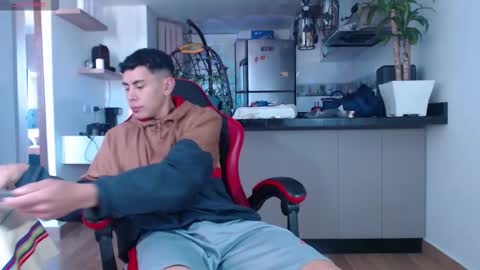 hot_twinks83 online show from 10/22/25, 11:54