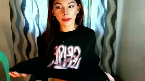 Snapshot of hot_yanna143 chatting on 04/09/26, 03:17 Yanna online show from 04/09/26, 03:17